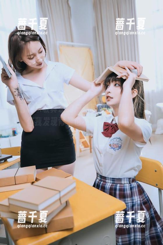 看看神乐坂真东的户外写真，满眼都是秀色，但我发现背景也不赖可惜只能欣赏壁纸而已