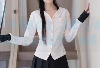 秀人网 – 不只是女孩，九尾Ivy的定制写真还会令人想偷学Pose呢！