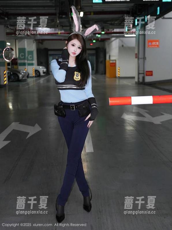 秀人网 - 体操服不能只在南方体育馆—凯竹·廿十美图分享，让桃子男孩也能直立行走！