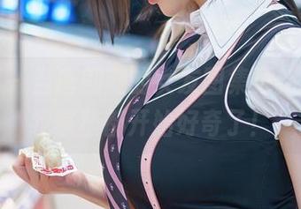 秀人网 – 当唐翩翩的女友图集更新时，连我家猫都开始好奇了！