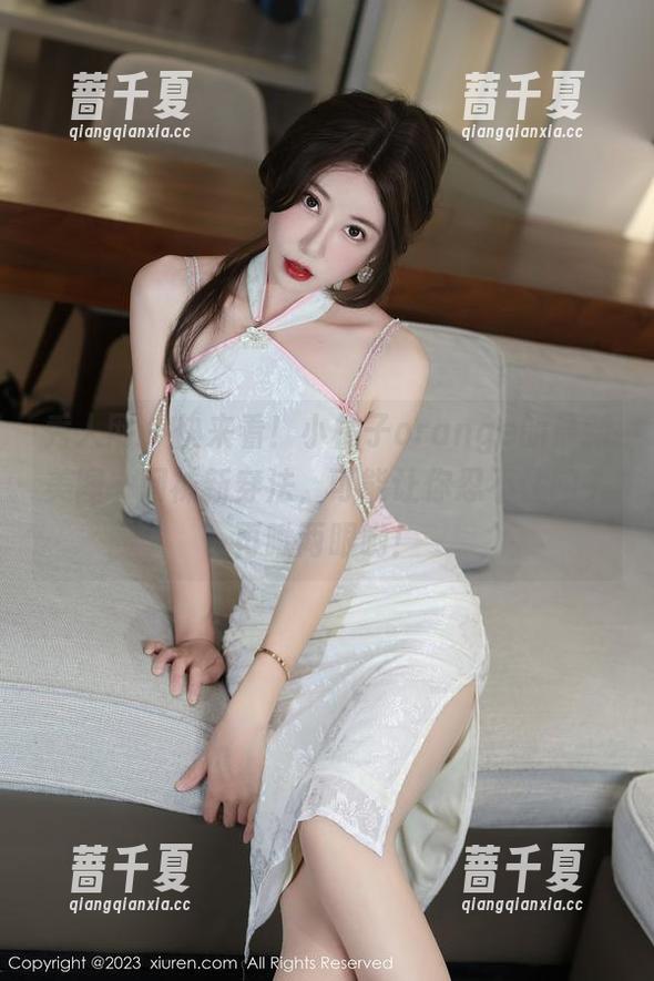秀人网 - 快来看！小橘子orange的最新美图—网袜新穿法，可能让你忍不住回头再瞅两眼哟！