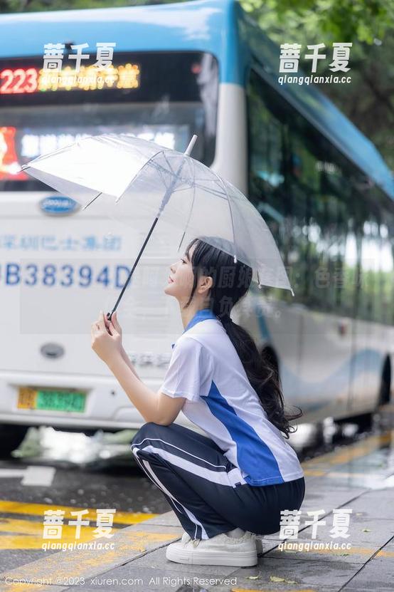 秀人网-就是阿朱啊 秀人网 - 就是阿朱啊的厨娘套图:色香味俱全,下载自负其责。