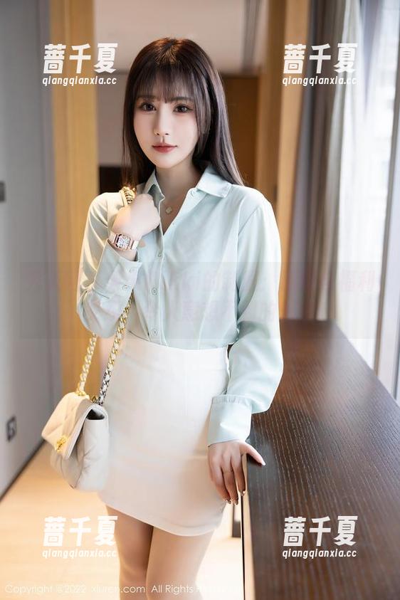 秀人网 - 果果Nikki的制服：原图与福利交织，令人意想不到的乐趣
