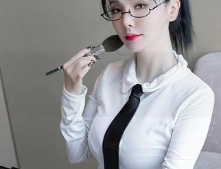 秀人网 – 沈佳熹的最新泳装套图为啥总让人念念不忘呢？