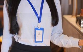 秀人网 – 原图释疑，私房芈琳娜的礼服照，眼花缭乱中夹杂着那么一点点趣味！