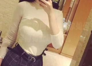 微密圈 – 童小芯的图集，教你如何把制服穿得如此吸引人。