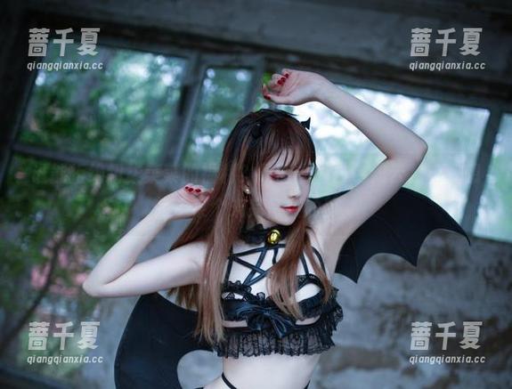 谁能拒绝翎柒菜菜的福利？原图中的白色流云，让我想起了某个未完待续的梦。