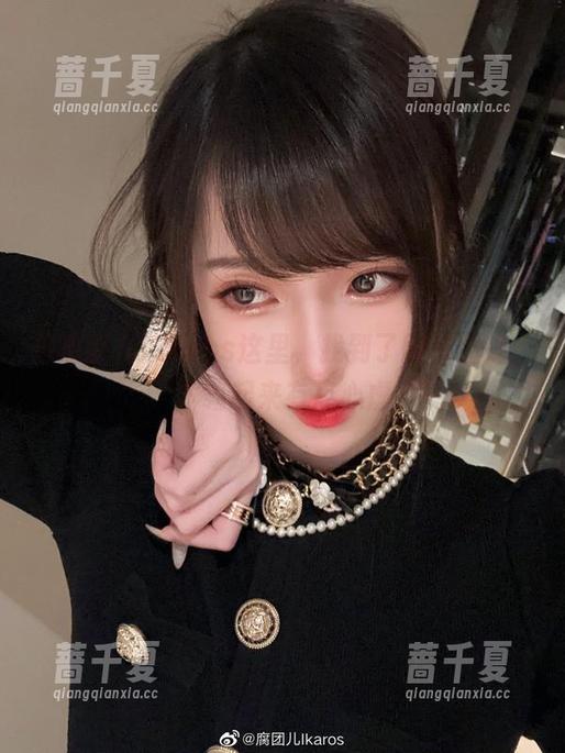从腐团儿Ikaros这里，找到了网袜图库，下载起来有点心虚