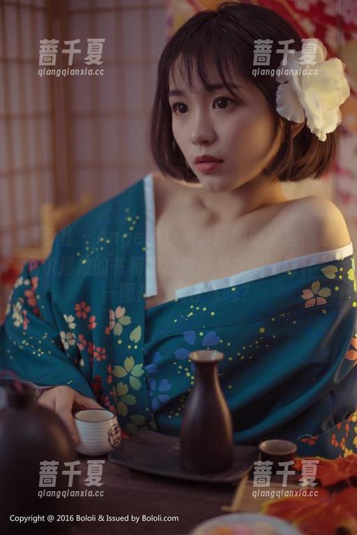 菠萝社 - AngelaLee李玲的办公室，那偶尔摆放的书和居然总不见底的咖啡杯——图片能沉住气吗？