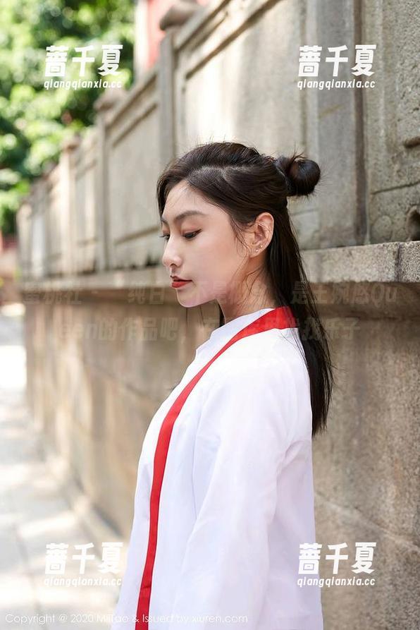 蜜桃社 - “纯白”不是概念，是王婉悠Queen的作品吧，在图库里找找乐子