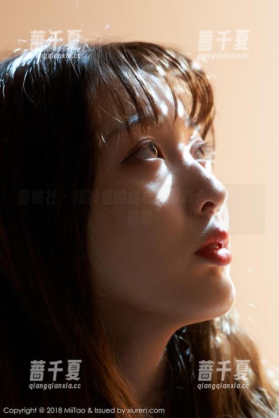 蜜桃社 - 短裤里的结衣：写真合集里的小聪明