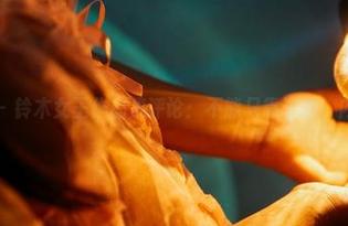 蜜桃社 – 铃木女王作品集评论：不能只靠姿势，内涵呢？