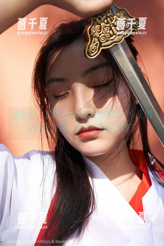蜜桃社-露西Lucy 蜜桃社 - 露西Lucy的甜心写真:今天的更新带点糖,准备好接受了吗?
