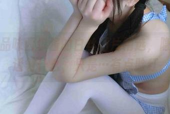 细细品味西尔酱的白丝图片精选，隐约中透着什么，只是…有点脸红