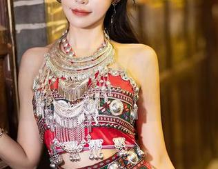 语画界 – 来欣赏杨紫嫣Cynthia的写真，哦，这死库水下的奇观
