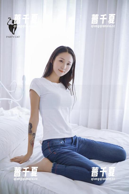 轰趴猫 - 原图中的苏小暖，似乎在讲诉从未有人知的微妙秘密…