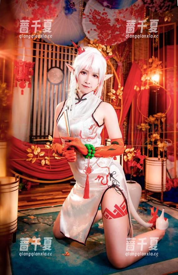 看阮邑Fairy这套私拍，大凤礼服是我记忆中喵星人的簇拥，完全无法抵挡！