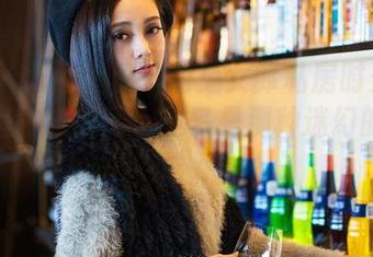 青豆客 – 颖莹儿YY的兔女郎私房时光：这倒不是在说时间，更多是那种迷幻的停滞感。