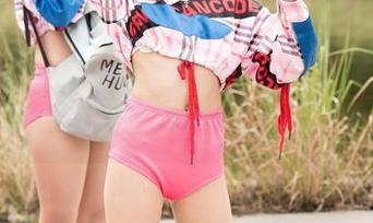 魔镜街拍 – 灰裙下的微微颤抖——OL美女婷婷的极品薄丝合集壁纸